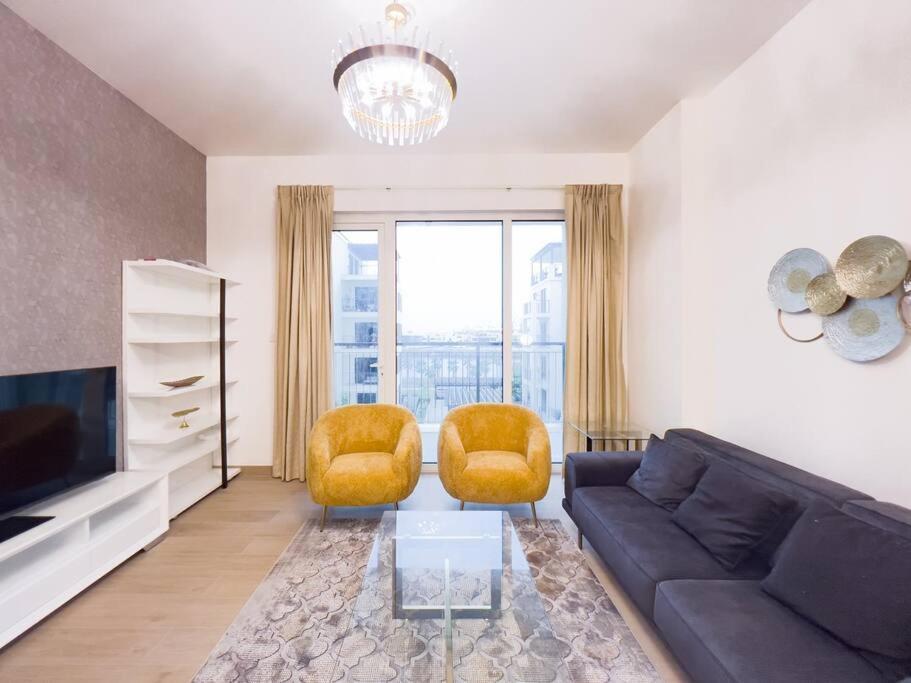 Lovely 2-Bedroom Vacation Home Near Beach Dubai Eksteriør bilde