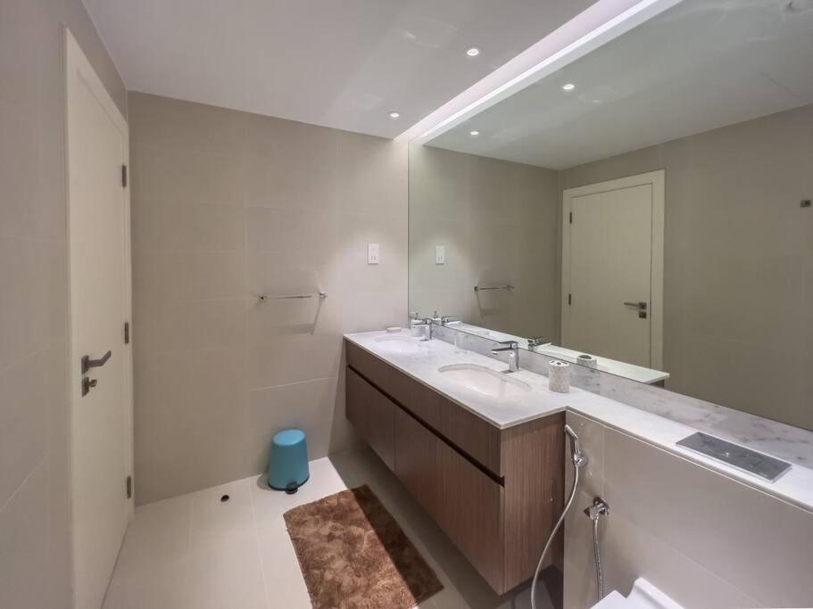 Lovely 2-Bedroom Vacation Home Near Beach Dubai Eksteriør bilde