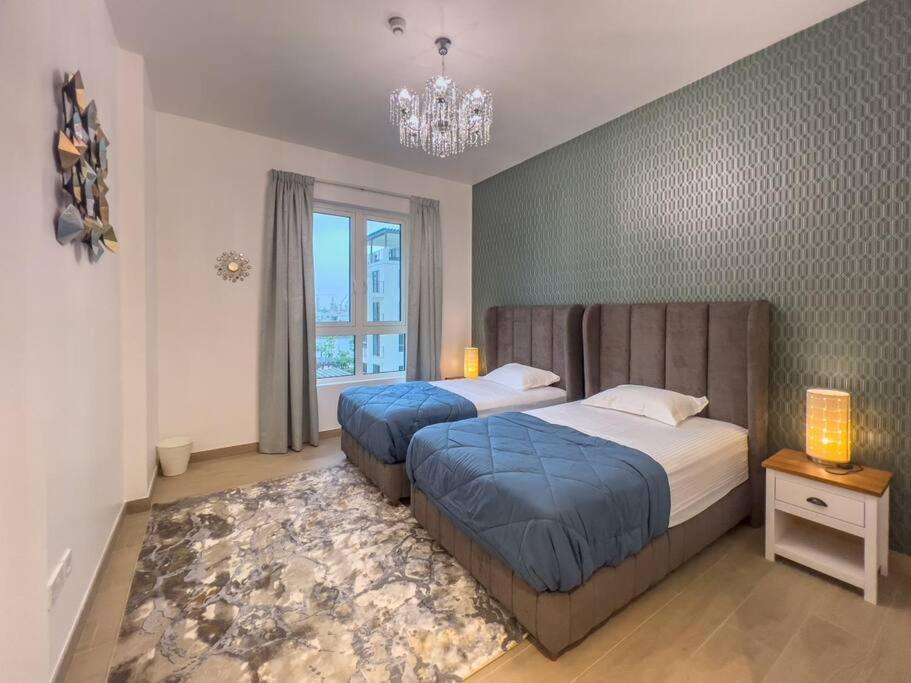 Lovely 2-Bedroom Vacation Home Near Beach Dubai Eksteriør bilde