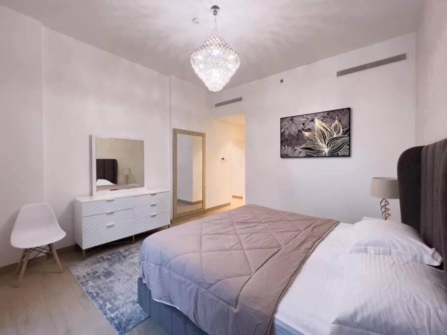 Lovely 2-Bedroom Vacation Home Near Beach Dubai Eksteriør bilde